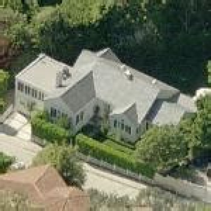 where does miranda cosgrove live